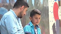 الطفل السوري عبد وأستاذه عباس