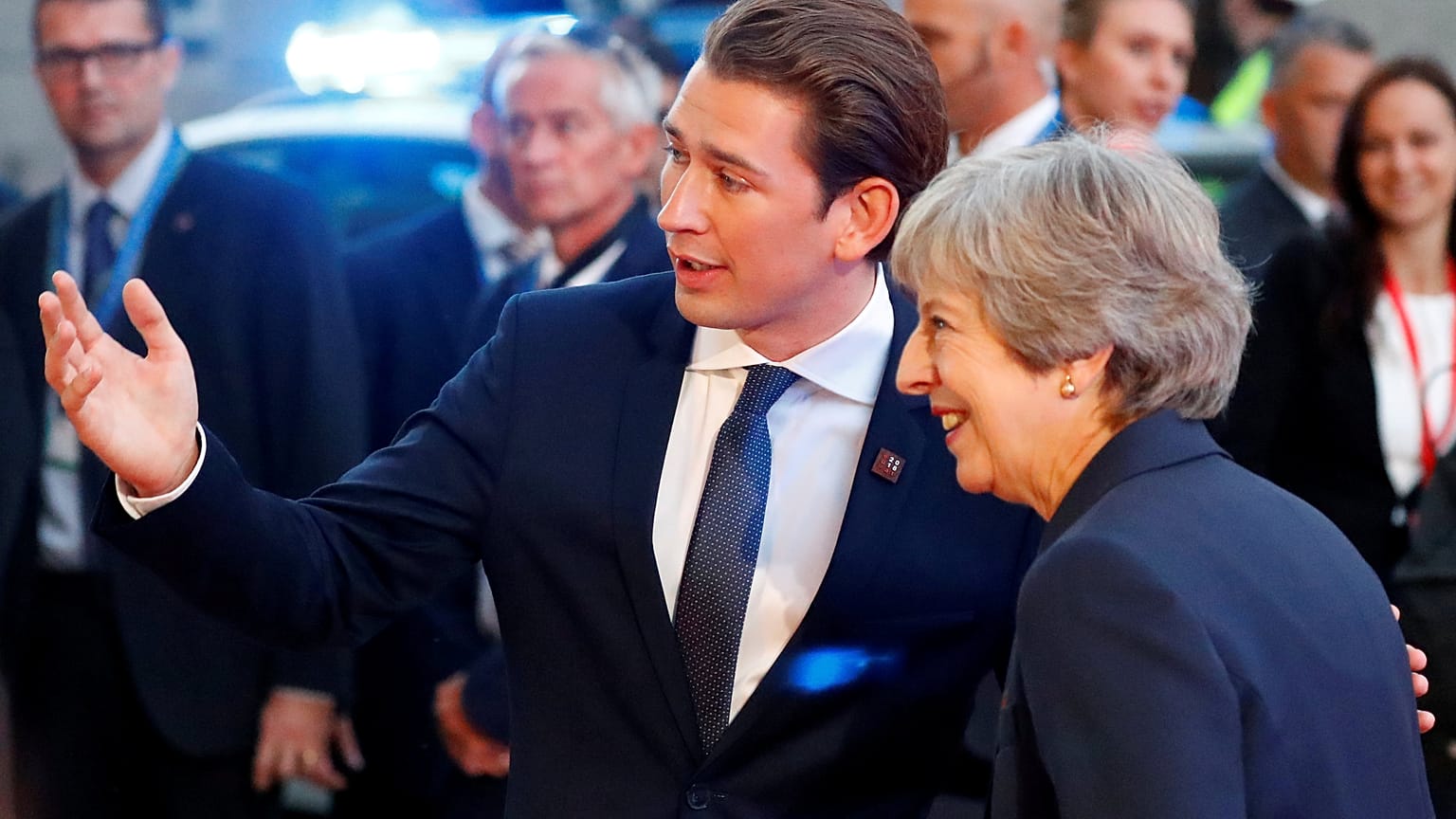 Theresa May appelle les 27 à évoluer sur le Brexit 