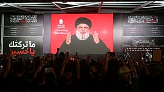حسن نصرالله يلقي خطابا عبر شاشة في بيروت عشية عاشورا