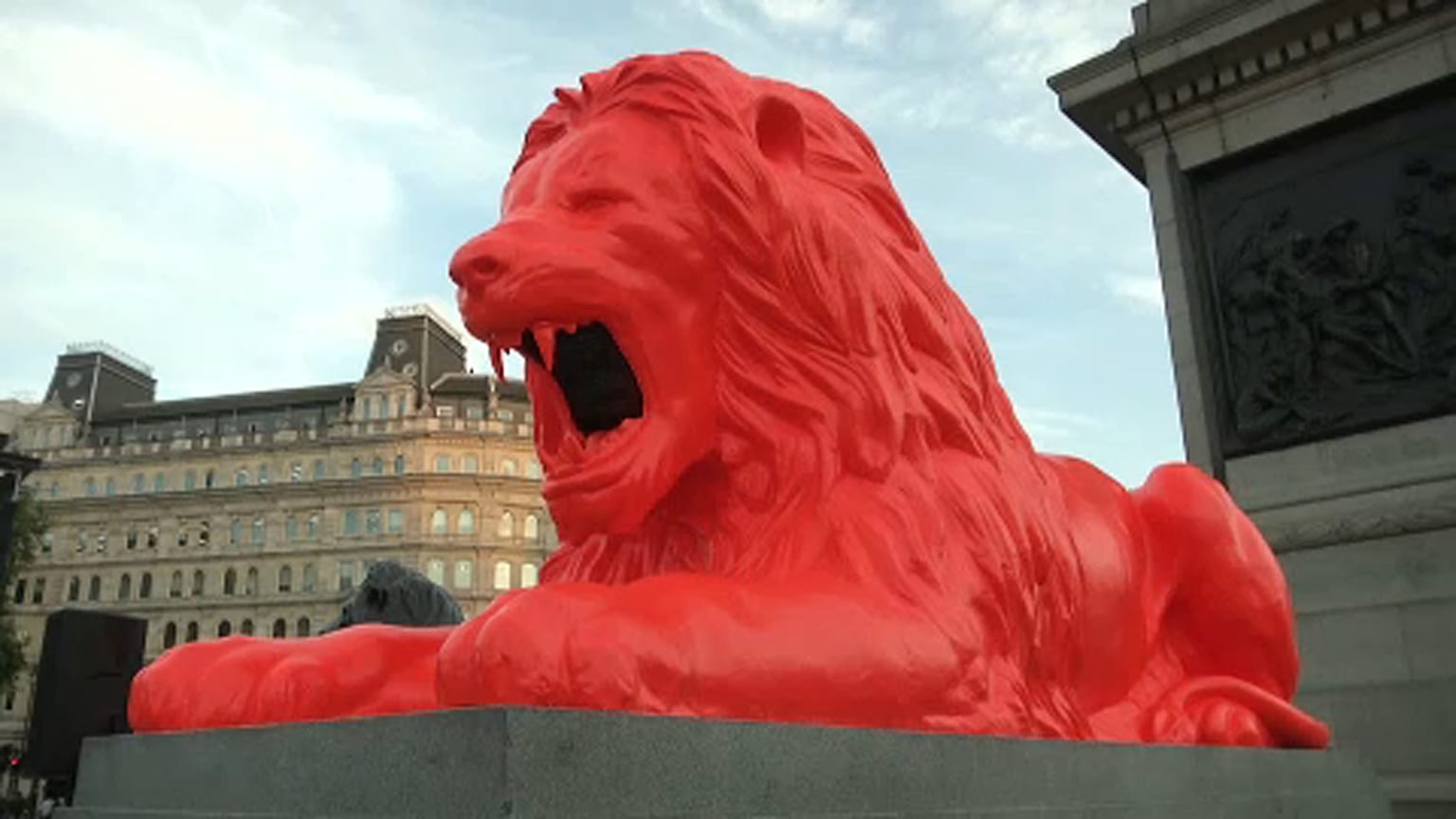 Un león poeta en Trafalgar Square