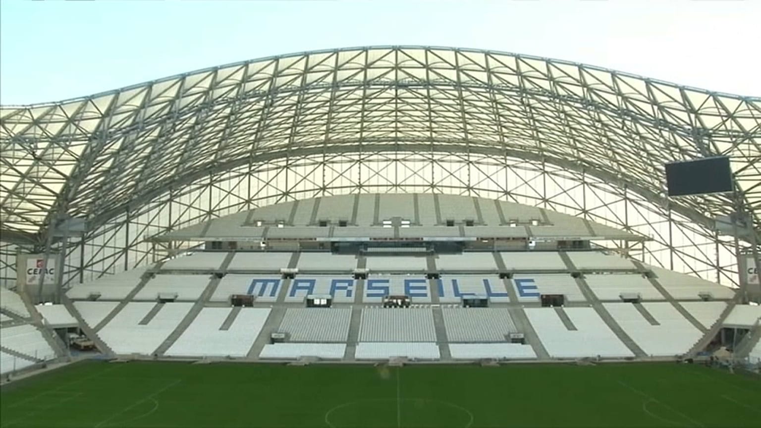Geisterspiel mit Nachspiel in Marseille