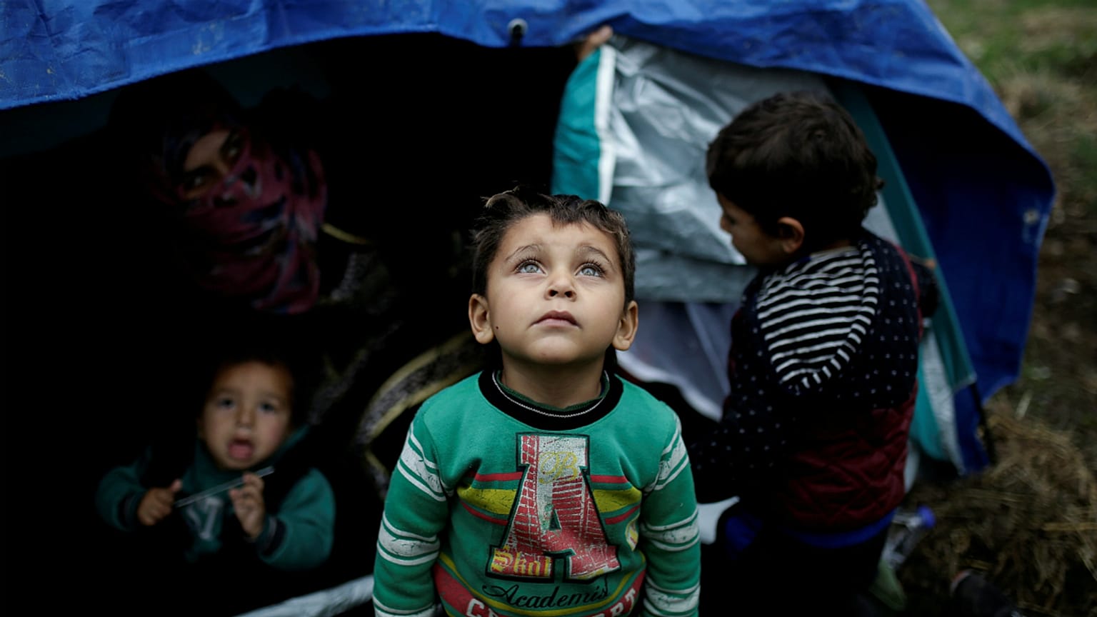 Crianças são as maiores vítimas das más condições do acampamento