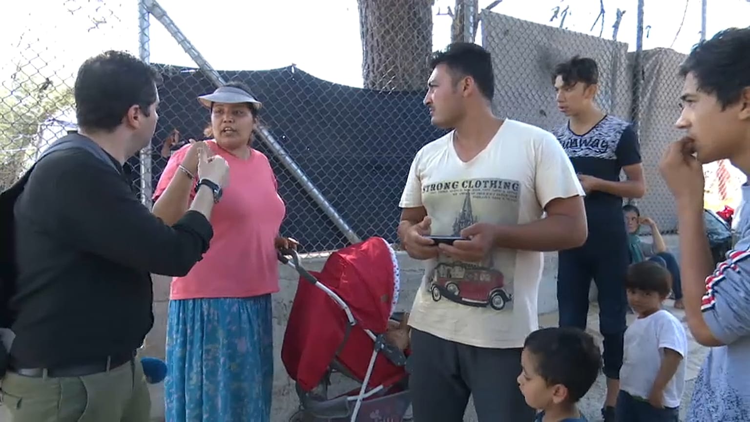 Grecia: la vita delle famiglie nel campo di Moria a Lesbo 