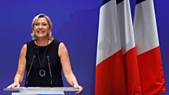 Στον ψυχιάτρο στέλνει την Λε Πεν το δικαστήριο