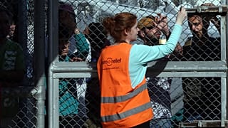 Άρχισε η επιχείρηση αποσυμφόρησης της Μόριας