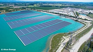 Une centrale solaire sort de l’eau en France
