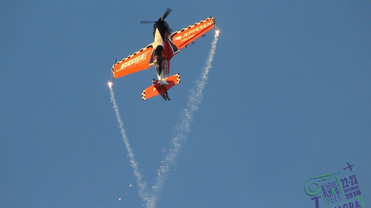 Athens Flying week: Ταξίδι στην ιστορία με αεροπορικούς ελιγμούς (vid)