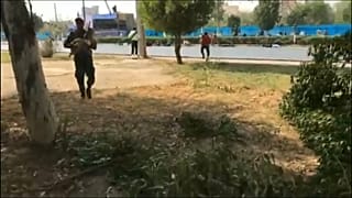 شاهد لحظة الهجوم على العرض العسكري في الأهواز الإيرانية 