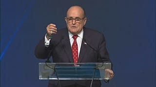 محامي ترامب رودي جولياني في اجتماع مع منظمة مجاهدي خلق في نيويورك