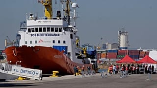 Rescue ship Aquarius stripped of its registration