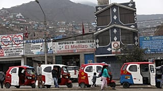 Hitler ve Lenin, Peru seçimlerinde karşı karşıya