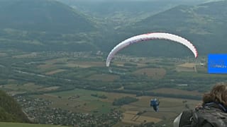 French festival celebrates fancy-dress paragliding