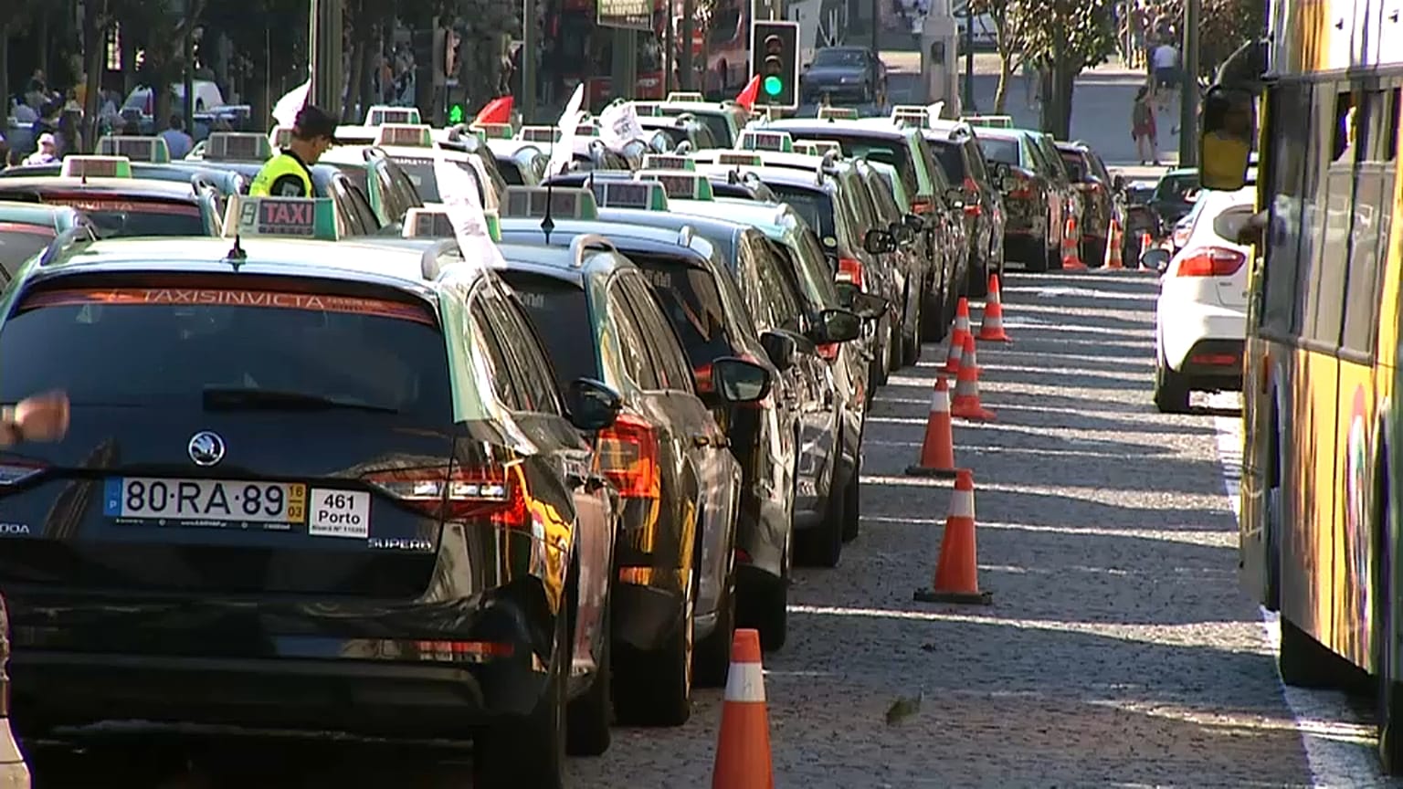 Portogallo, continua lo sciopero dei taxi contro Uber