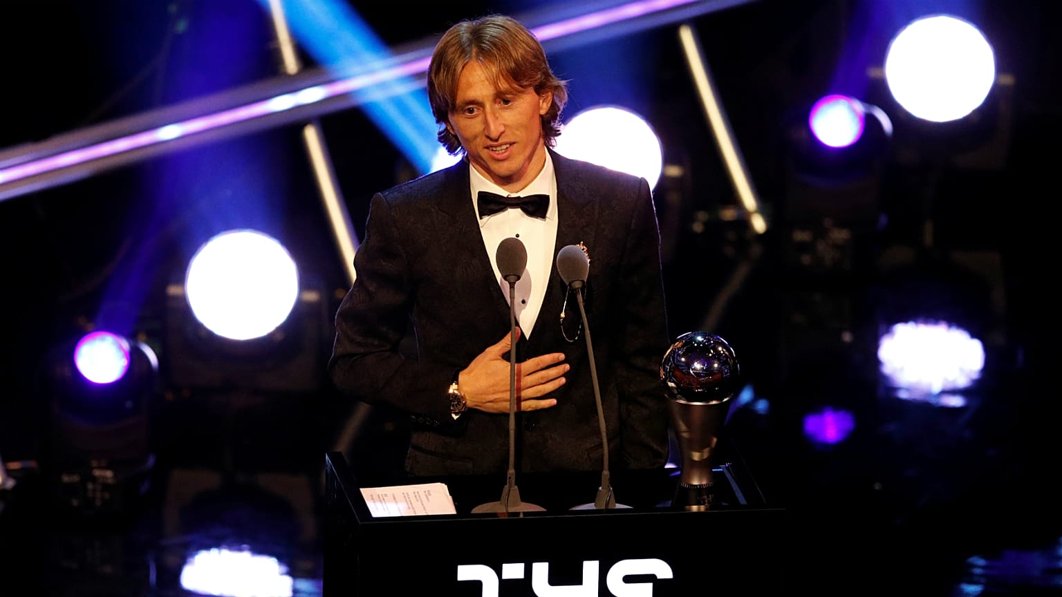 الكرواتي مودريتش أفضل لاعب في العالم وصلاح يكتفي بجائزة أفضل هدف