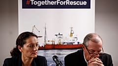 Sophie Beau (SOS Méditerranée) et Francis Vallat (SOS Méditerranée France)