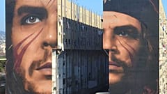 Dos murales gigantes del Che Guevara aparecen en Nápoles