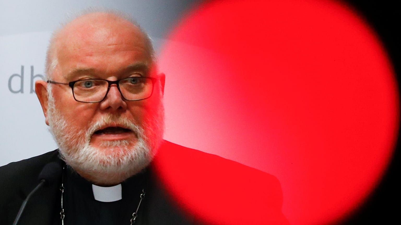 Bocsánatot kért a német egyház feje a zaklatásokért