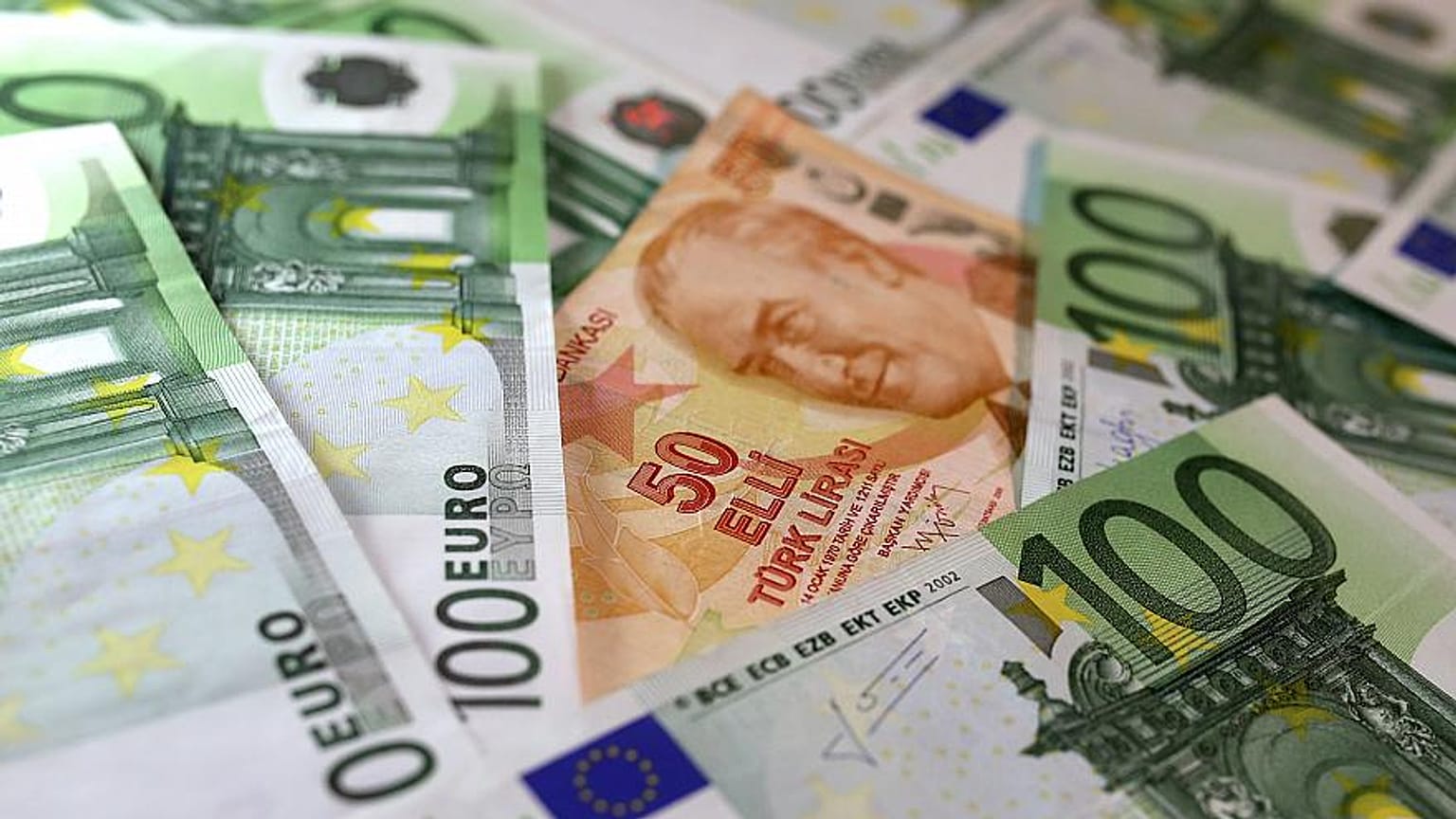 Moody's Türkiye'nin döviz cinsi tavan notunu düşürdü