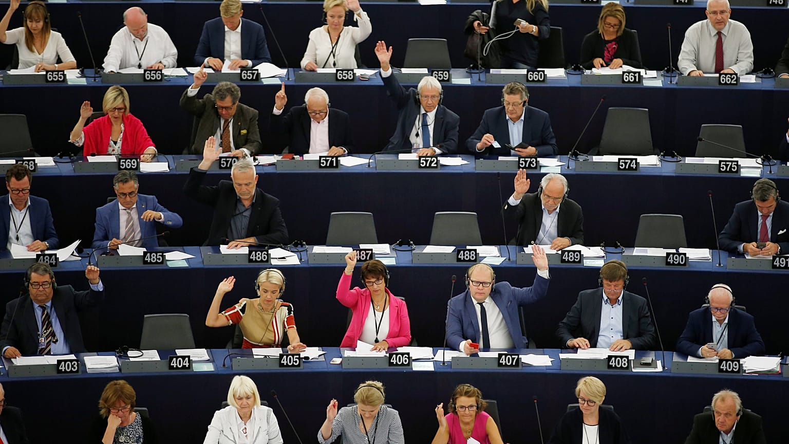 AB 70 milyon euroluk fonu hukuk ve insan hakları ihlalleri nedeniyle iptal ediyor