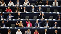 AB 70 milyon euroluk fonu hukuk ve insan hakları ihlalleri nedeniyle iptal ediyor