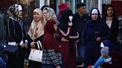 "Çin, Doğu Türkistanlı kadınları aileleri ile görüştürmüyor"