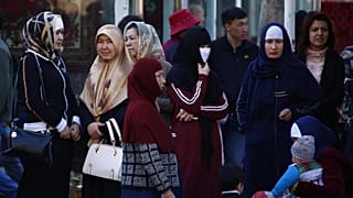 "Çin, Doğu Türkistanlı kadınları aileleri ile görüştürmüyor"