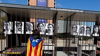 Retratos de los líderes catalanes ante la CE en Bruselas
