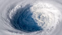 El monstruoso ojo del tifón Trami, desde el espacio