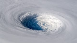 Super-Taifun Trami bewegt sich mit 200km/h auf Japan zu - Satellitenbilder