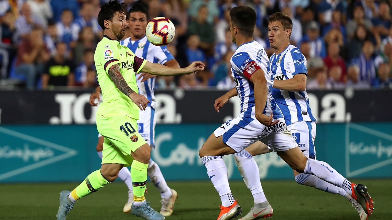 برشلونة يتعرض لهزيمة صاعقة أمام ليجانيس المتعثر
