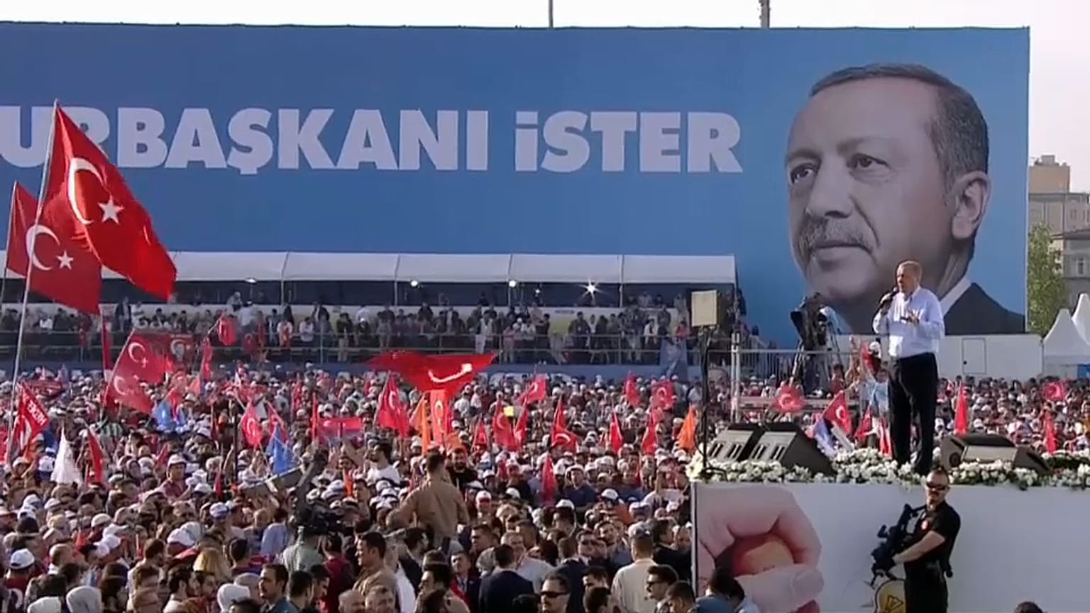 Raw Politics: German anger at Erdogan's red carpet treatment in Berlin 