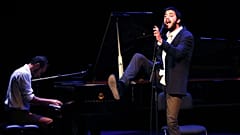Salvador Sobral: "No futebol jogo à defesa, não na vida"