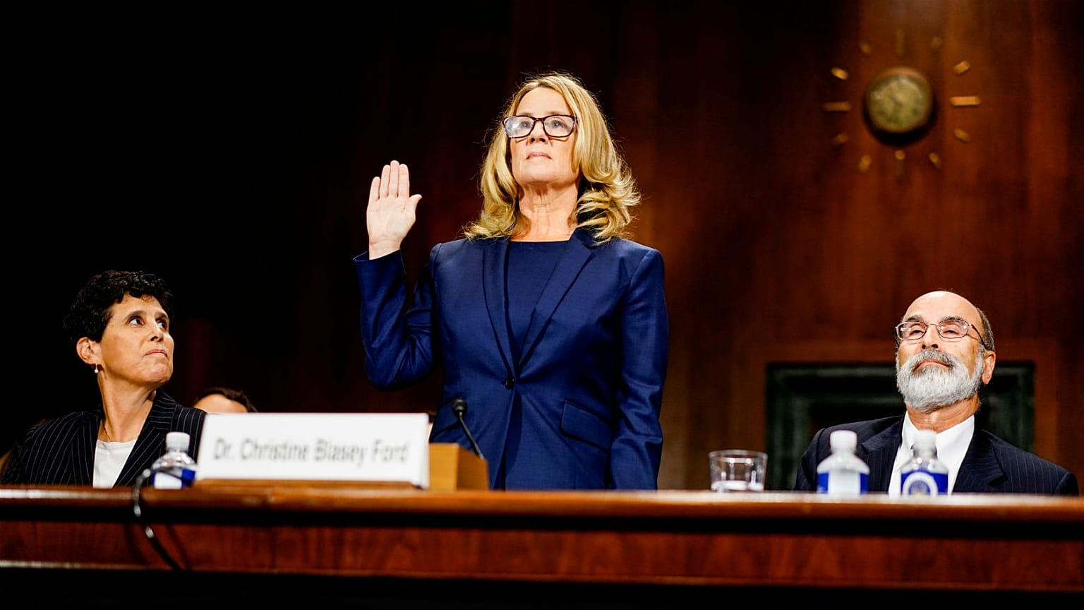 Christine Blasey Ford prête serment lors de son audition devant le Sénat
