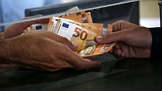 Ελλάδα: Πλήρης άρση περιορισμών σε αναλήψεις και κινήσεις κεφαλαιών