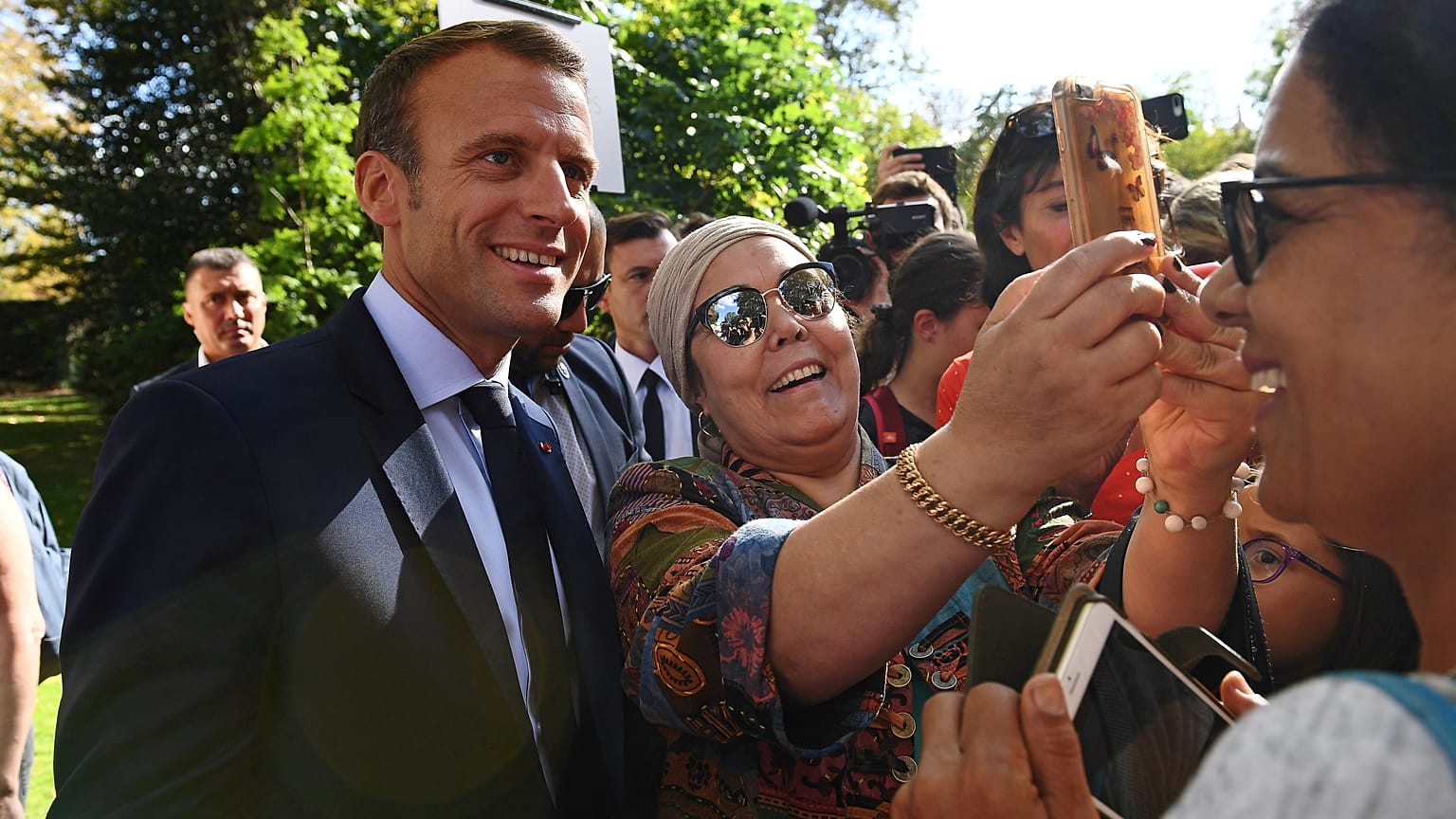 Két hétbe se telt, és munkát talált Macron "védence"