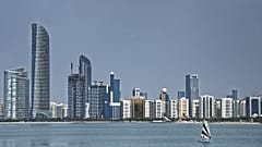 زوجة أكاديمي بريطاني تقول إنه محبوس انفرادياً في الإمارات وتشكو ظروف اعتقاله