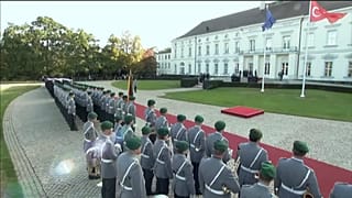Erdoğan-Besuch: Türkische Flagge vor Schloss Bellevue