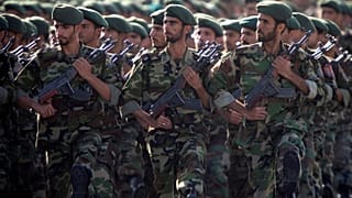 الحرس الثوري الإيراني يطالب السعودية والإمارات باحترام "الخطوط الحمراء"