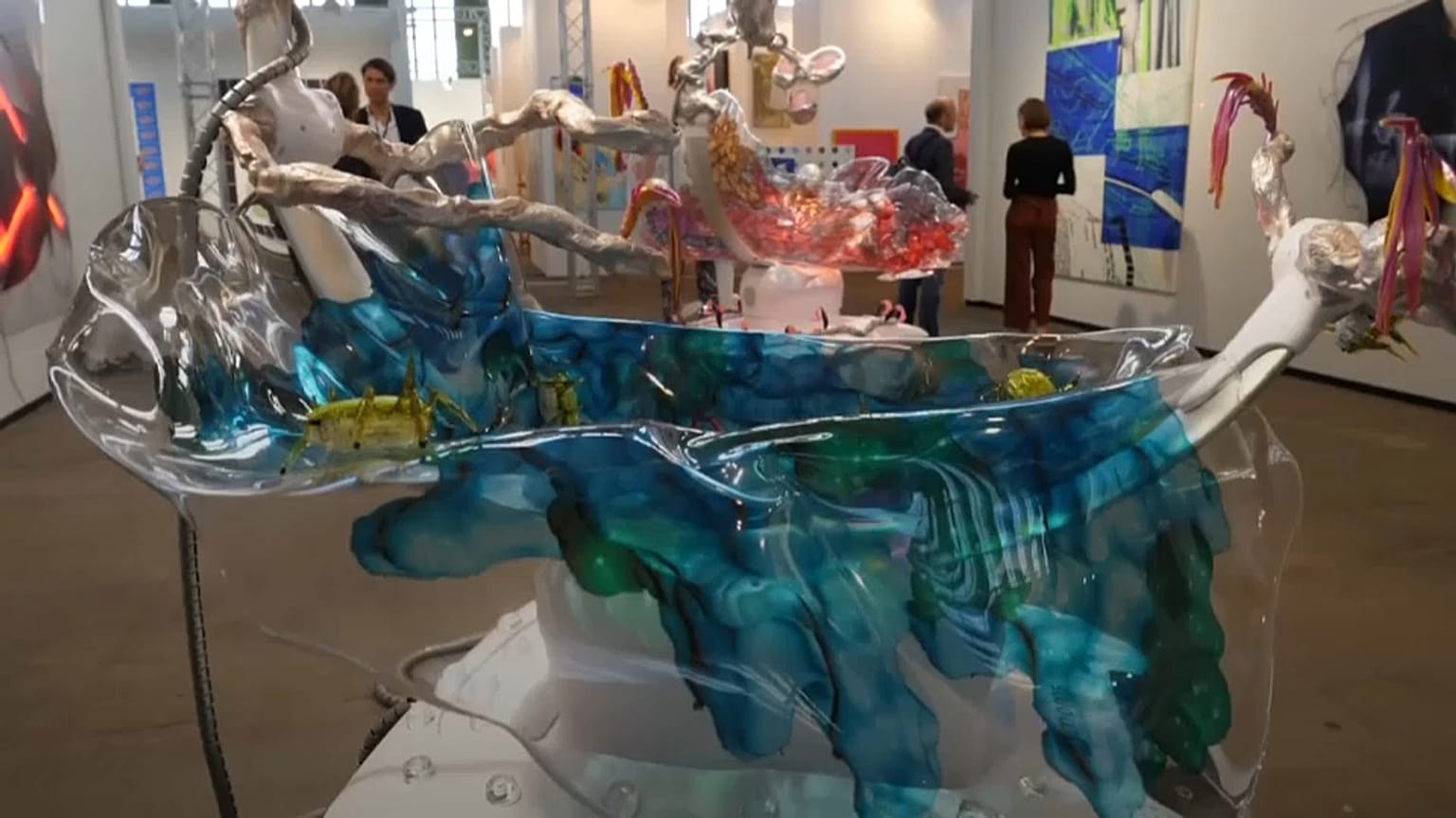 Berlin draws crowds for Tempelhof art fair