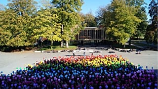 Bunter Protest für einen schwulen Referendar an einer Schule in Borken