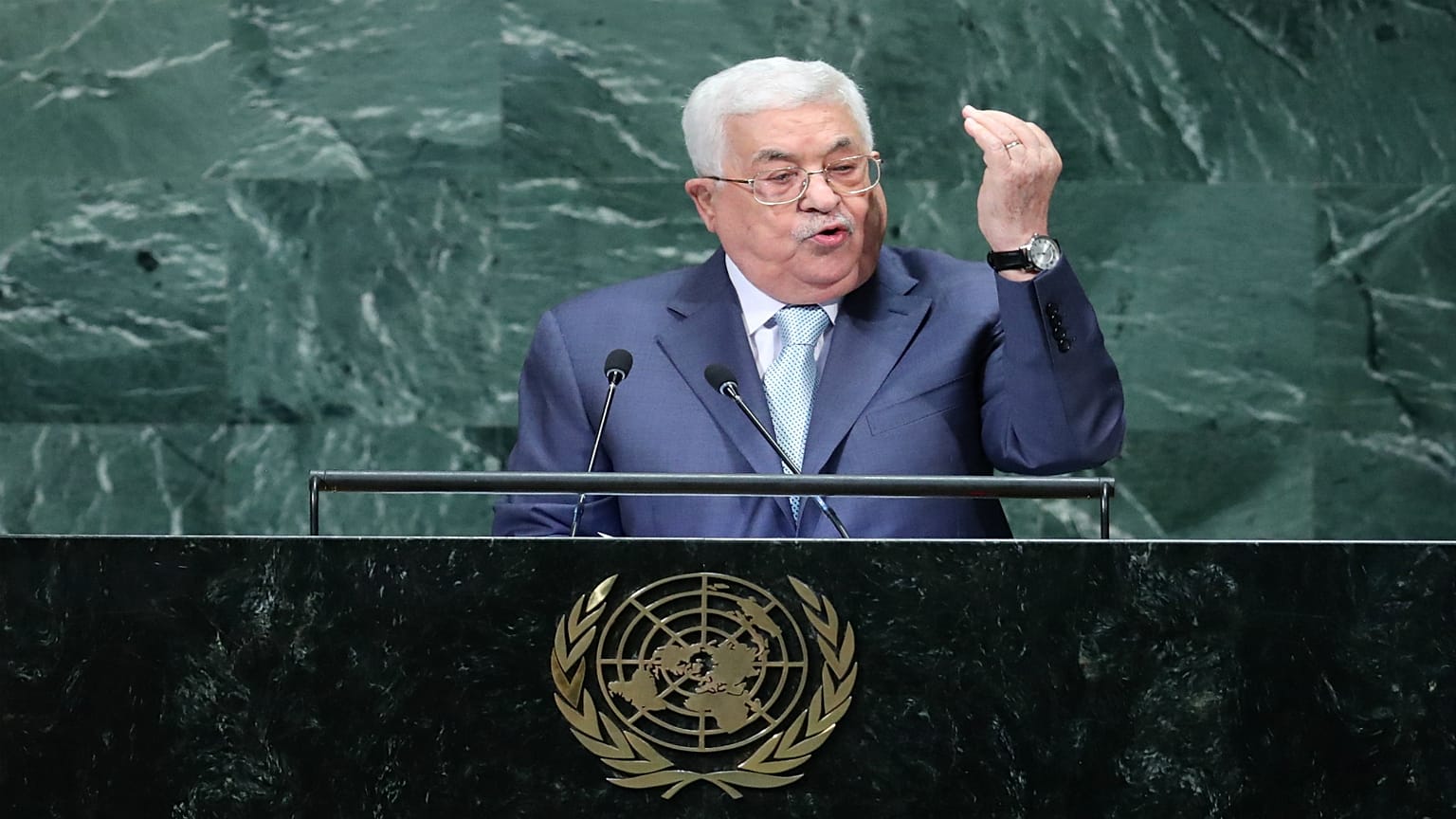 عباس يدعو ترامب لإلغاء قراراته المتعلقة بالقدس واللاجئين والاستيطان