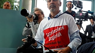Erdoğan-Merkel basın toplantısında gerginlik: Bir gazeteci salondan çıkarıldı