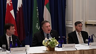 مایک پمپئو نمایندگان قطر و عربستان را سر یک میز نشاند