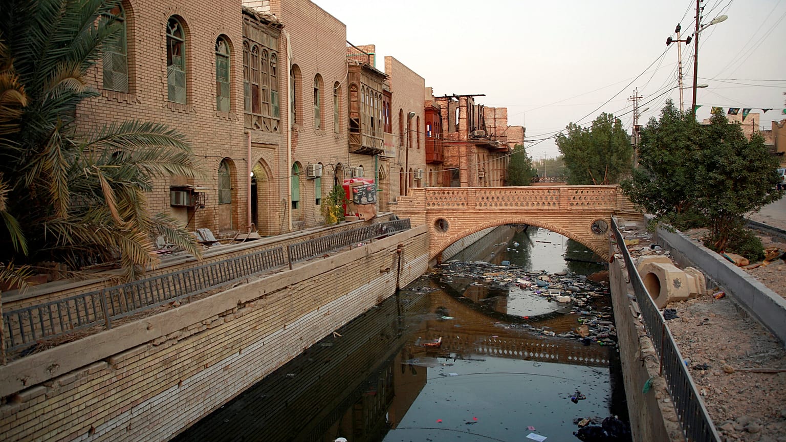 واشنطن تغلق قنصليتها في البصرة وتنقل الطاقم الدبلوماسي إلى مكان آخر بسبب تزايد المخاطر