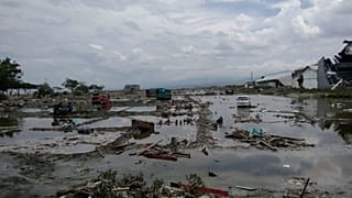 Endonezya'daki depremde bilanço ağırlaşıyor: En az 384 ölü