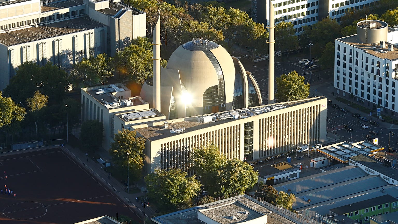 Fotoğraflarla Köln Merkez Camii hakkında bilmeniz gereken her şey