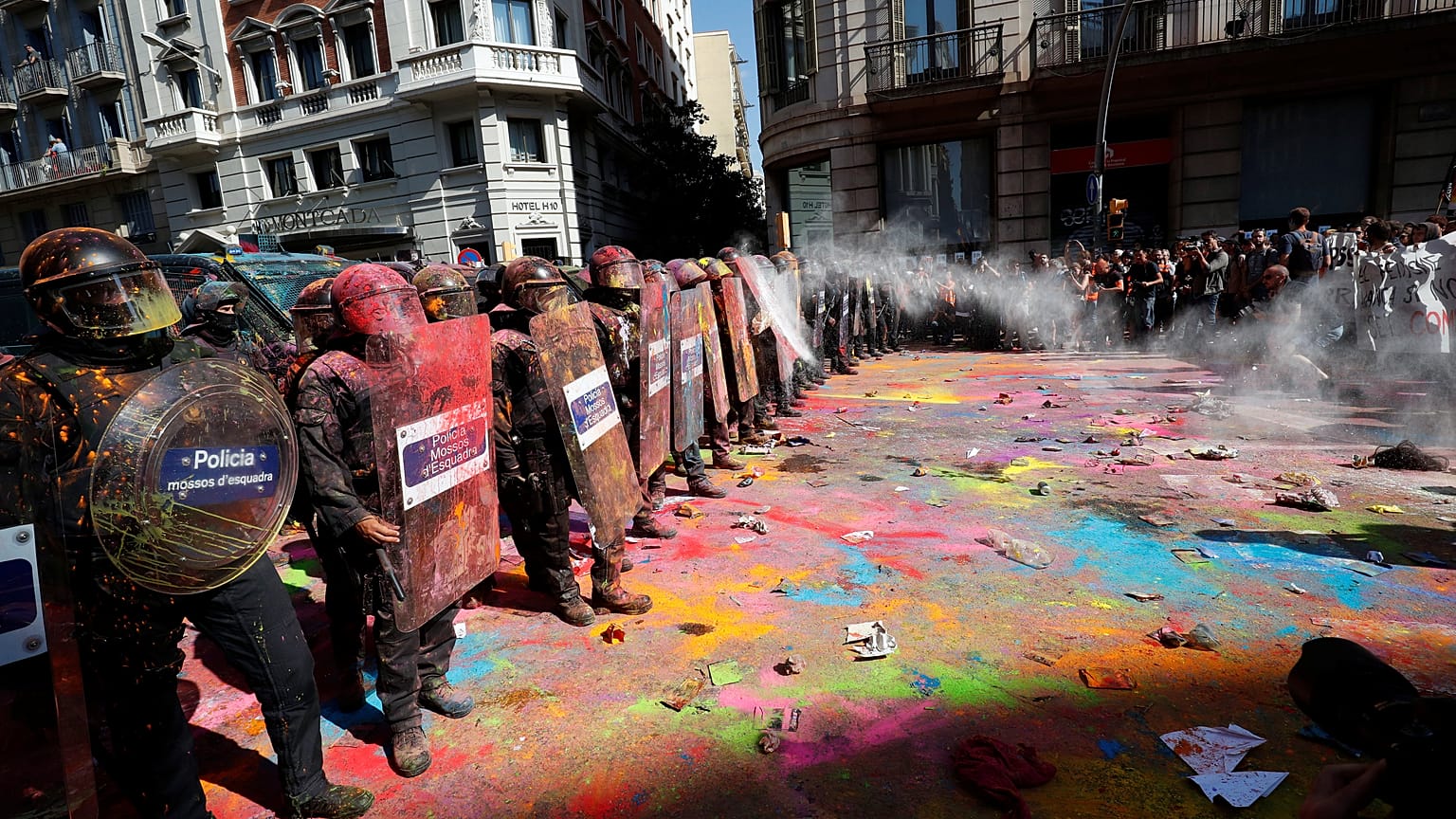 Confrontos regressam ao centro de Barcelona