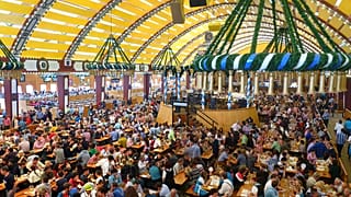 Oktoberfest: Tod im Bierzelt