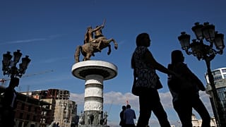 Αποστολή στα Σκόπια: Άνοιξαν οι κάλπες