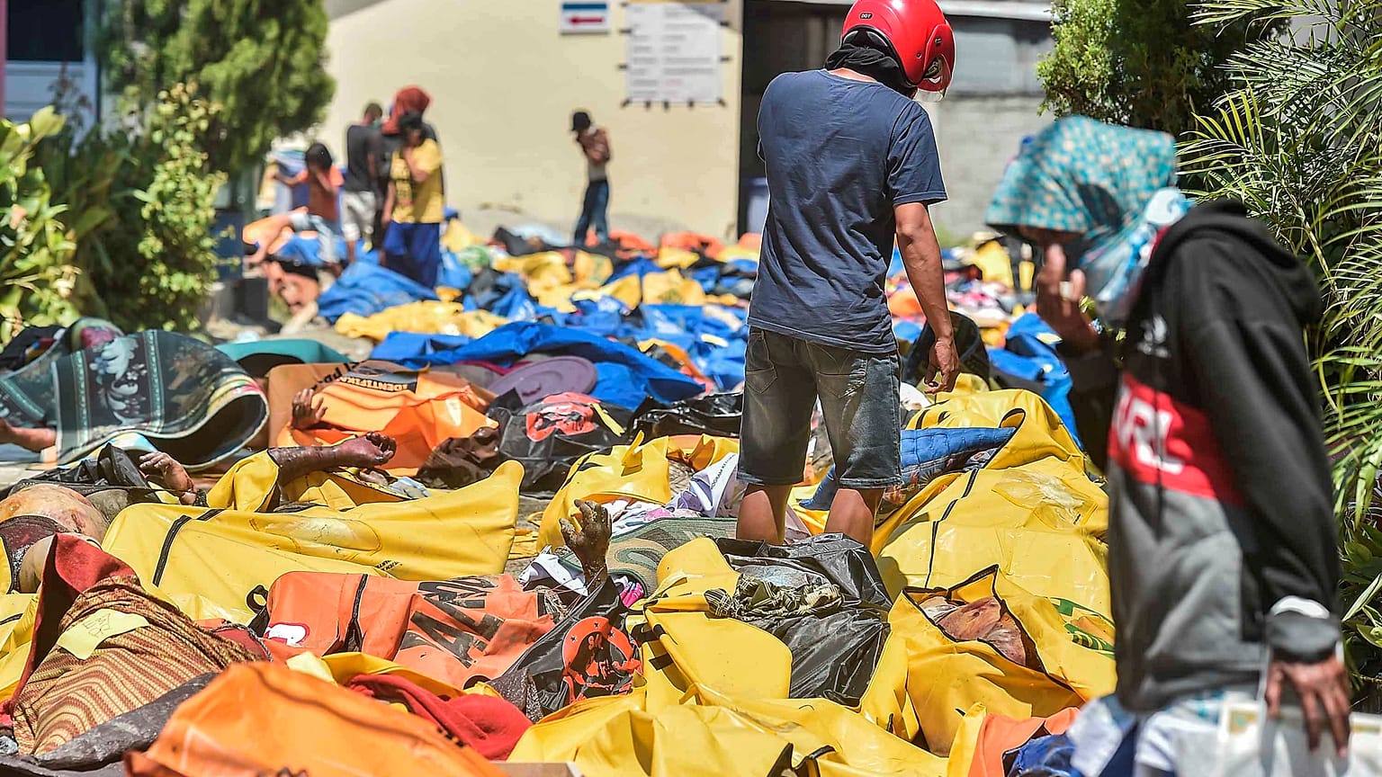 Ινδονησία: Ξεπέρασαν τους 800 οι νεκροί από τον σεισμό και το τσουνάμι